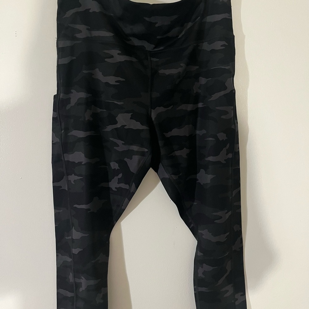 Athleta Black Camo Leggings 2X